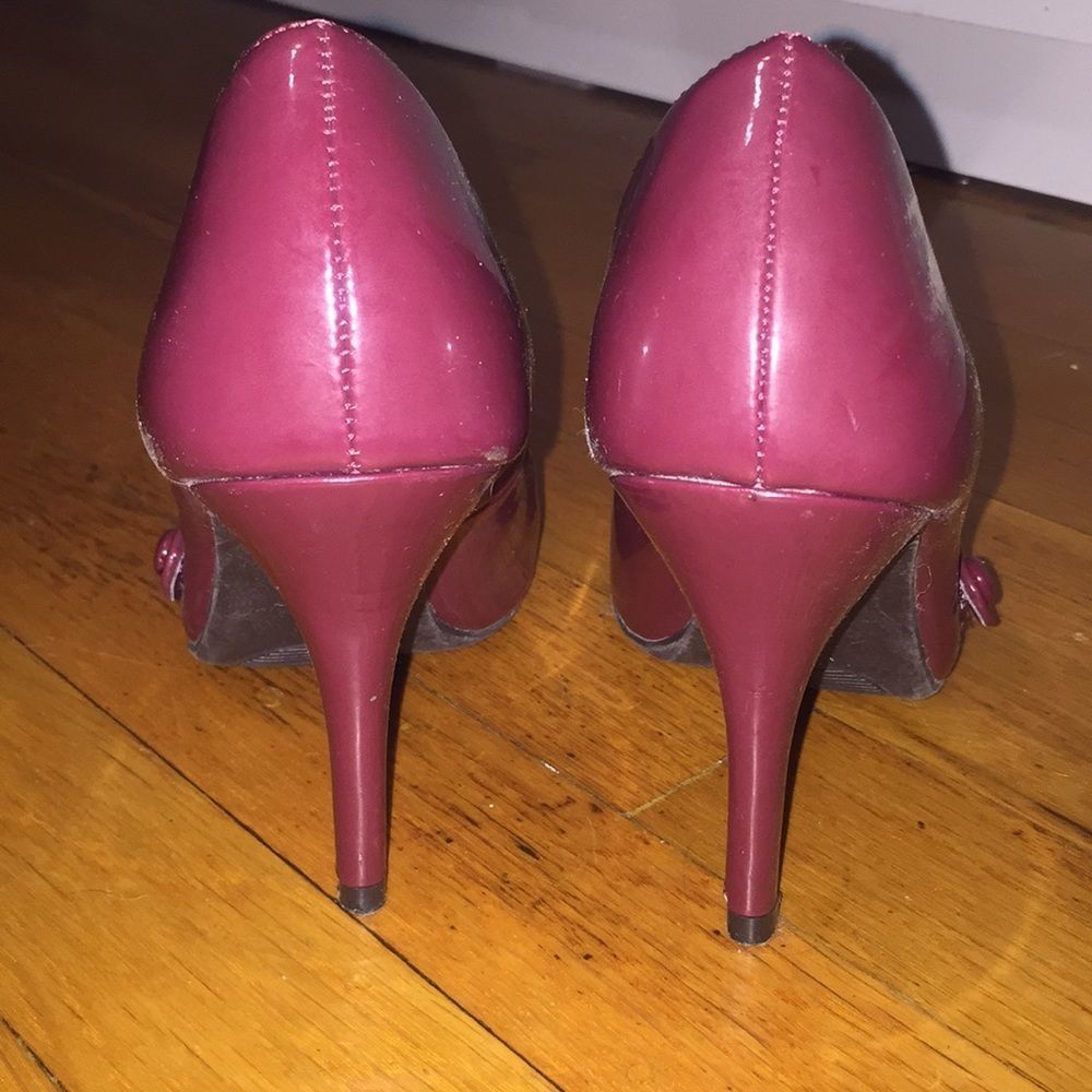 DONATING 6.21.24 - American Eagle 6 Maroon pumps w strap - Picture 9 of 16